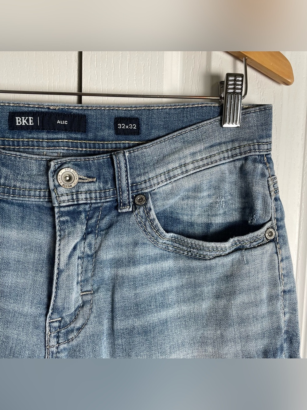 BKE Alec Jeans Men’s 32x32 (actual 32x26) Hemmed Whiskering Distressed Casual - Picture 4 of 16